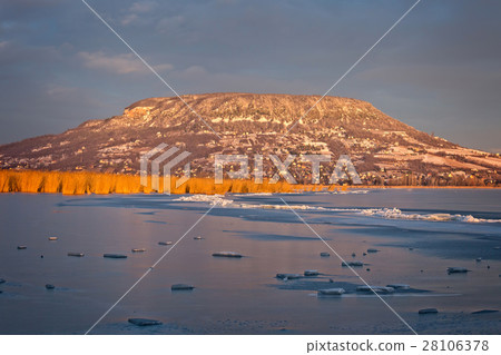 Landscape from Hungary, lake Balaton 28106378