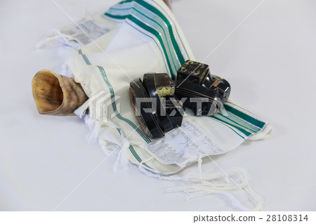 Prayer Shawl - Tallit and Shofar jewish symbol Prayer Shawl - Tallit and Shofar jewish symbol 28108314