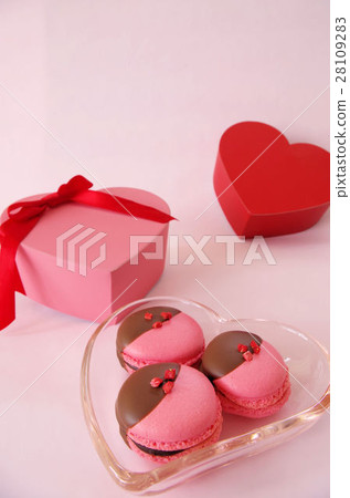 Chocolate Macaroon and Heart's Box 28109283
