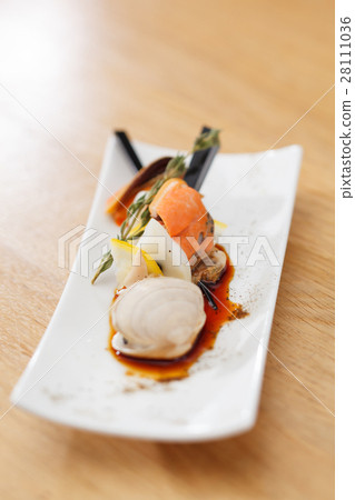 seafood appetizer 28111036