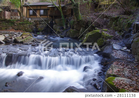Waterfalls in Minamioguni-machi, Kumamoto Prefecture Flow of the lower stream of the Nanaki Falls and hot spring resort 28111138