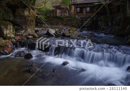Waterfalls in Minamioguni-machi, Kumamoto Prefecture Flow of the lower stream of the Nanaki Falls and hot spring resort 28111140