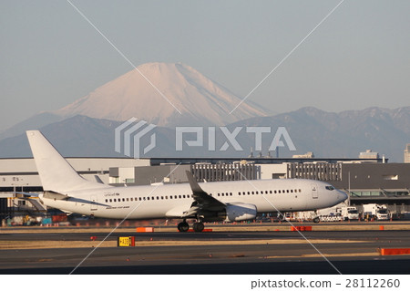 B737和富士山降落在羽田機場 B737和富士山降落在羽田機場 28112260