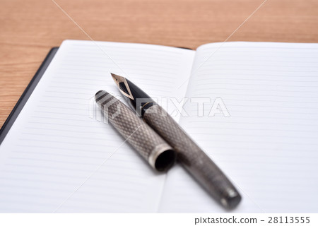 鋼筆和筆記本 28113555