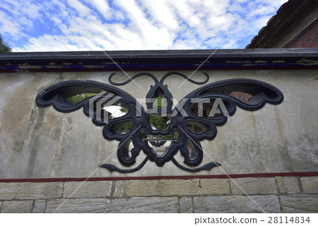 Lin Family Garden 28114834