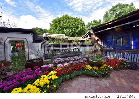 Lin Family Garden 28114843