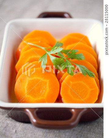 Boiled carrot in orange (vertical position) 28115000