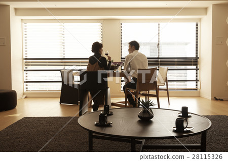 塔公寓午餐夫婦 塔公寓午餐夫婦 28115326