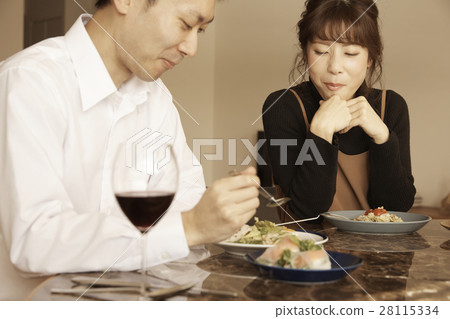 塔公寓午餐夫婦 塔公寓午餐夫婦 28115334