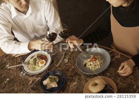 塔公寓午餐夫婦 塔公寓午餐夫婦 28115359