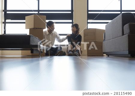 A couple taking a tower apartment moving work 28115490