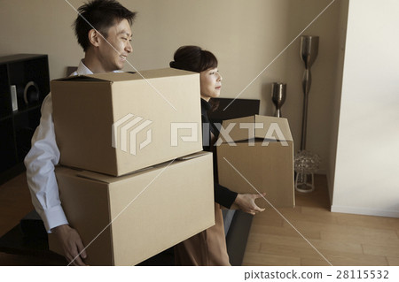 A couple taking a tower apartment moving work A couple taking a tower apartment moving work 28115532