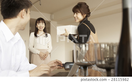 Tower apartment A couple having a visitor Tower apartment A couple having a visitor 28115982