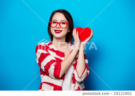 smiling woman with heart shape box 28121802