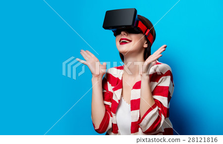 woman with virtual reality gadget 28121816