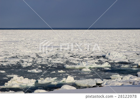 從Ustaybe Thousand墊岩看到的一群漂流冰。 從Ustaybe Thousand墊岩看到的一群漂流冰。 28122078