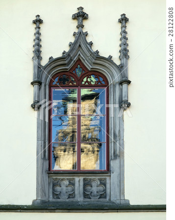 Detail of the Gothic window 28122808