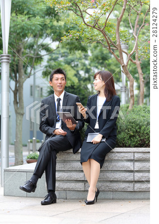 室外的商務人士 28124279