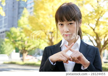 A young business woman who signs NG A young business woman who signs NG 28124455