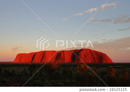 艾爾斯岩的日出|在澳大利亞的最佳視圖 艾爾斯岩的日出|在澳大利亞的最佳視圖 28125125