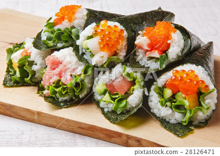Hand rolled sushi Hand rolled sushi 28126471