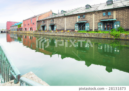 Warehouse group on the surface of Otaru Canal in Hokkaido early summer 28131873