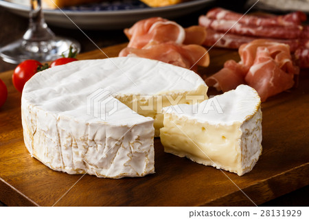Camembert 28131929