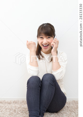 Young lady lifestyle mobile 28133330