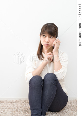 Young lady lifestyle mobile 28133331