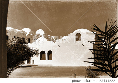 retro structure in Egypt 28134222