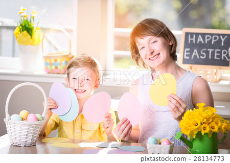 family at easter 28134773
