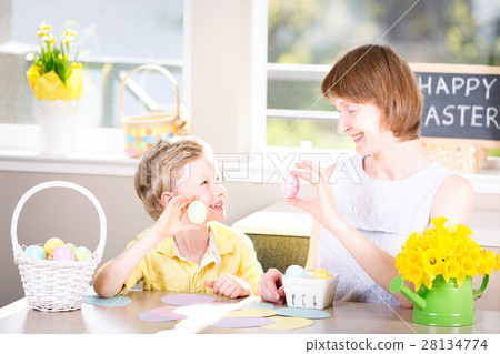 family at easter 28134774