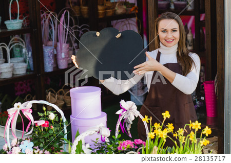 flower seller at floral store 28135717