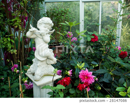 White Angel statue in Ratchaphruek Garden White Angel statue in Ratchaphruek Garden 28147086