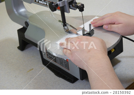 Plastic cut 28150392