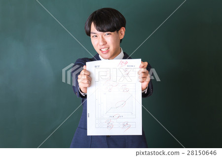 學生完美地展示了100分的答案 學生完美地展示了100分的答案 28150646