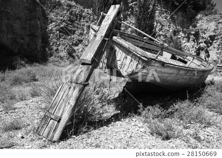 Old abandoned dry wooden fishing boat Old abandoned dry wooden fishing boat 28150669