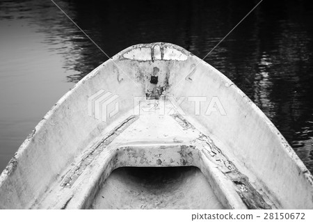 Empty bow of old white grungy rowboat Empty bow of old white grungy rowboat 28150672