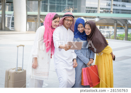 arabia group talking about shopping today 28150763