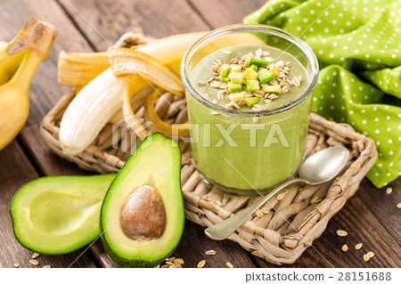 Avocado and banana smoothie with oats Avocado and banana smoothie with oats 28151688