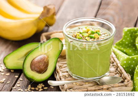 Avocado and banana smoothie with oats Avocado and banana smoothie with oats 28151692