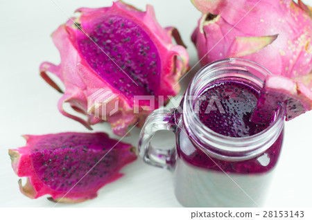 red dragon fruit juice and fresh dragon fruit 28153143