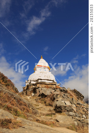 stupa on the way to everest base camp,nepal 28155033