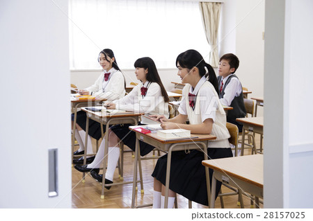 學校平板課學生學習女生課初中生同學同學教育學習 學校平板課學生學習女生課初中生同學同學教育學習 28157025