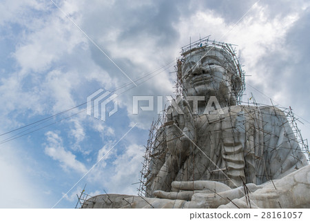 Thai buddha statue 28161057