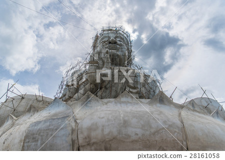 Thai buddha statue 28161058