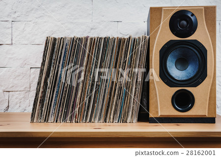Old Vinyl records in the wooden shelf 28162001