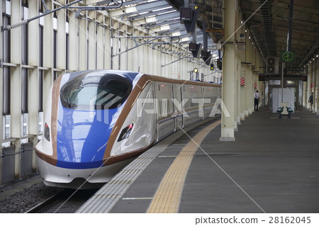 Hokuriku Shinkansen W7 series stopped at Takasaki Station 28162045