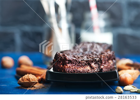 chocolate cake 28163533