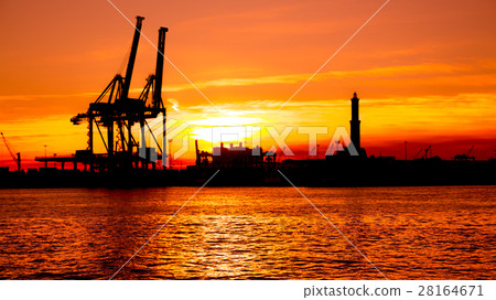 sunset at Genoa's port, silhouette of the Lanterna 28164671